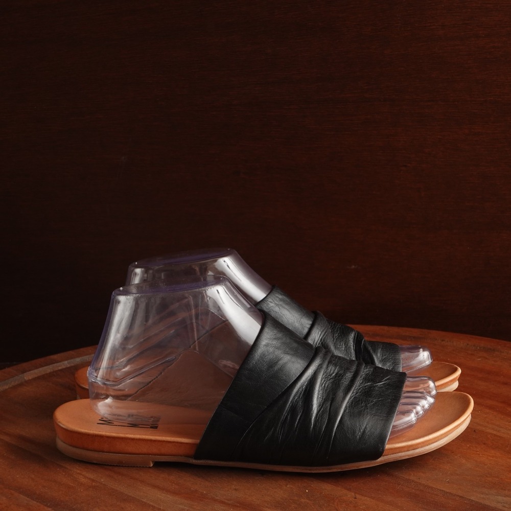 Miz Mooz Sandals WMS SZ 9.5 BLK Aria Slide Leather Boho Coastal Minimalist Shoes